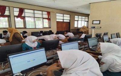 Ujian Keterampilan SMA Double Track SMAN 1 Bungkal Berbasis CBT